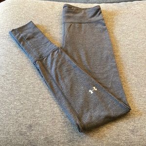 EUC Under Armour Size S cuffed leggings.